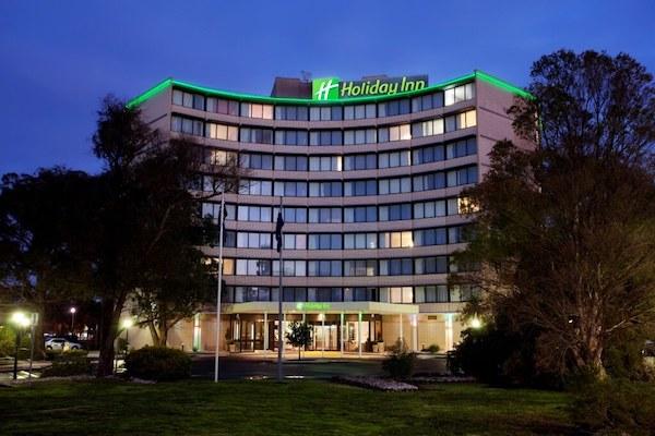 Holiday Inn Melbourne Airport feature image