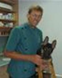 Dr Bill Perry Pert, Perry & Evans Veterinary Surgeons West Mackay